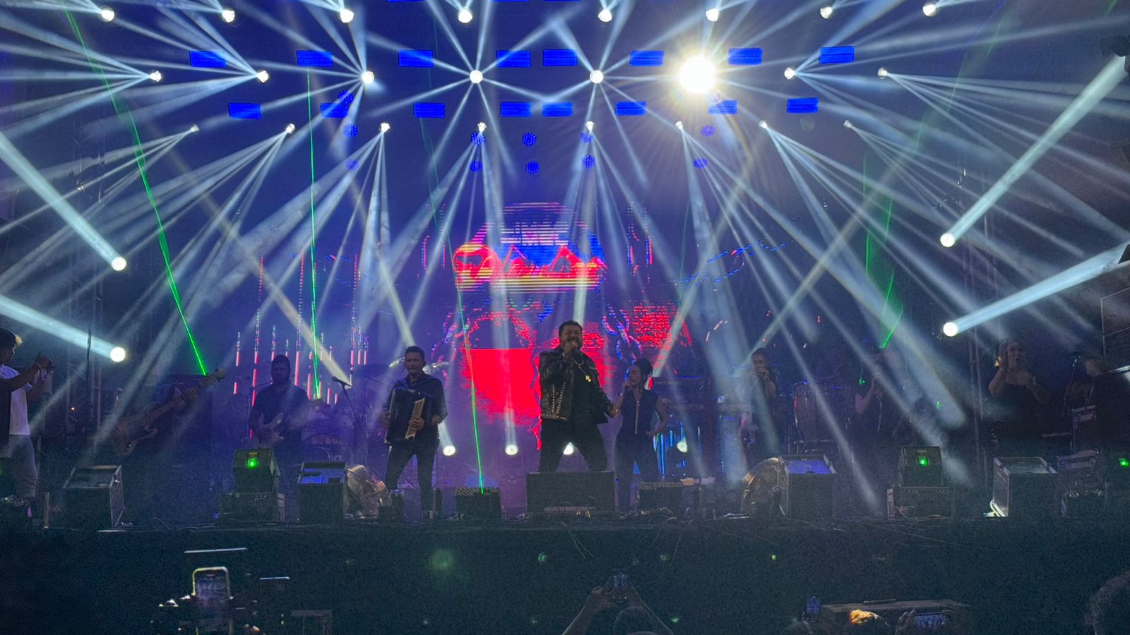 Fãs de ontem e hoje, se emocionam em show da Banda Limão com Mel na FSS 2025.