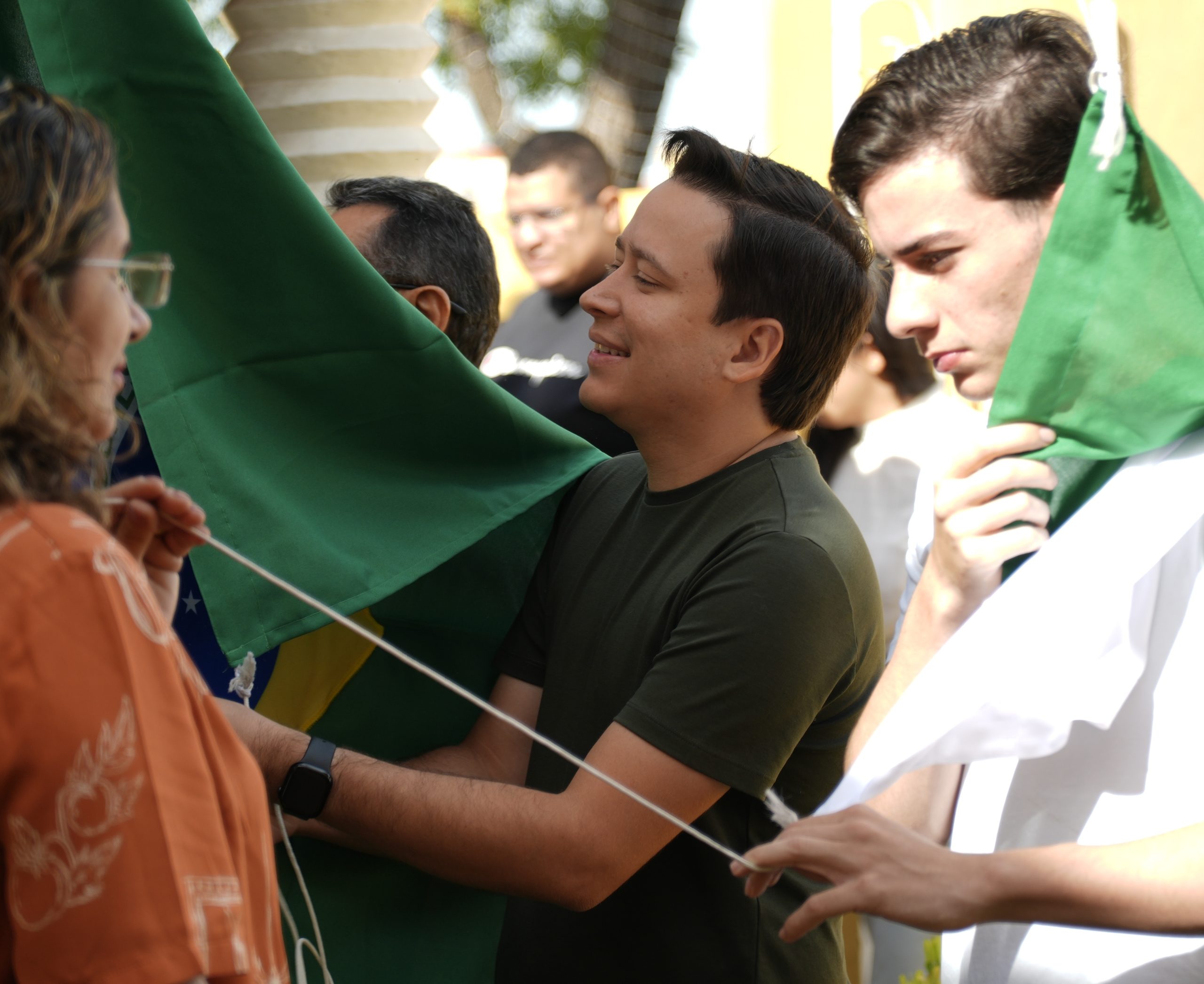 Hasteamento das bandeiras e missa em ação de graças, marcam a abertura da programação oficial do aniversário do município de Caraúbas.
